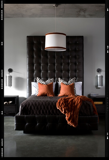 dormitorio naranja y negro