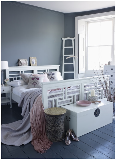 dormitorio gris y blanco