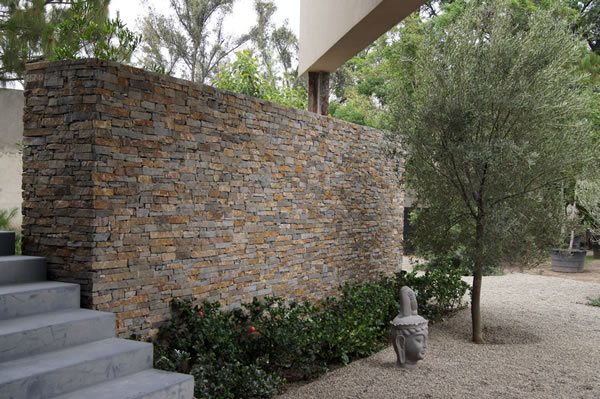 casa haus | muro piedra zen