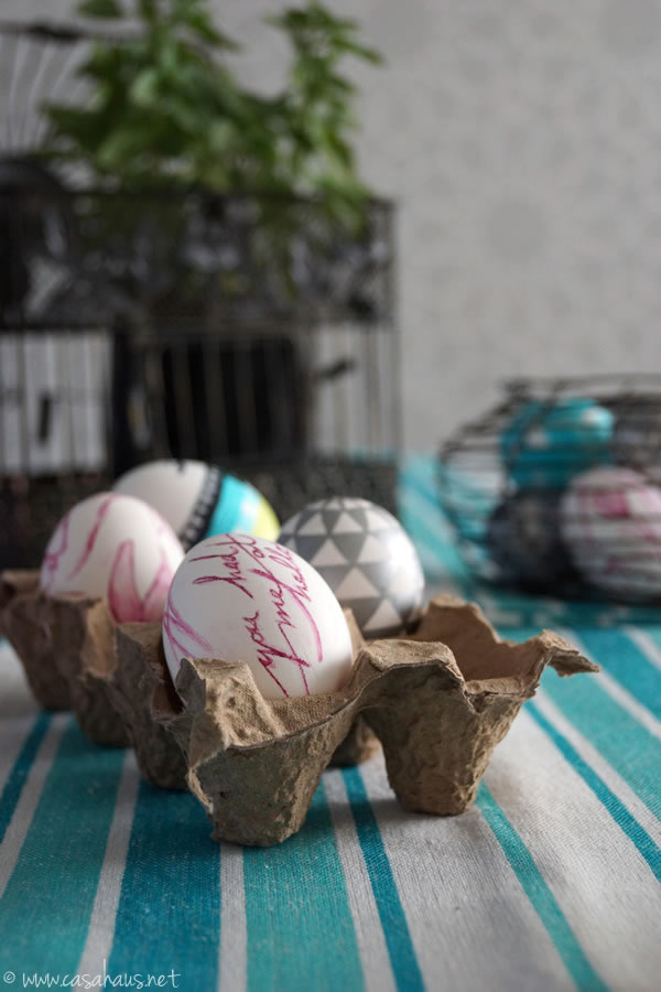 Casa Haus: Easter egg decorating / Huevos de Pascua