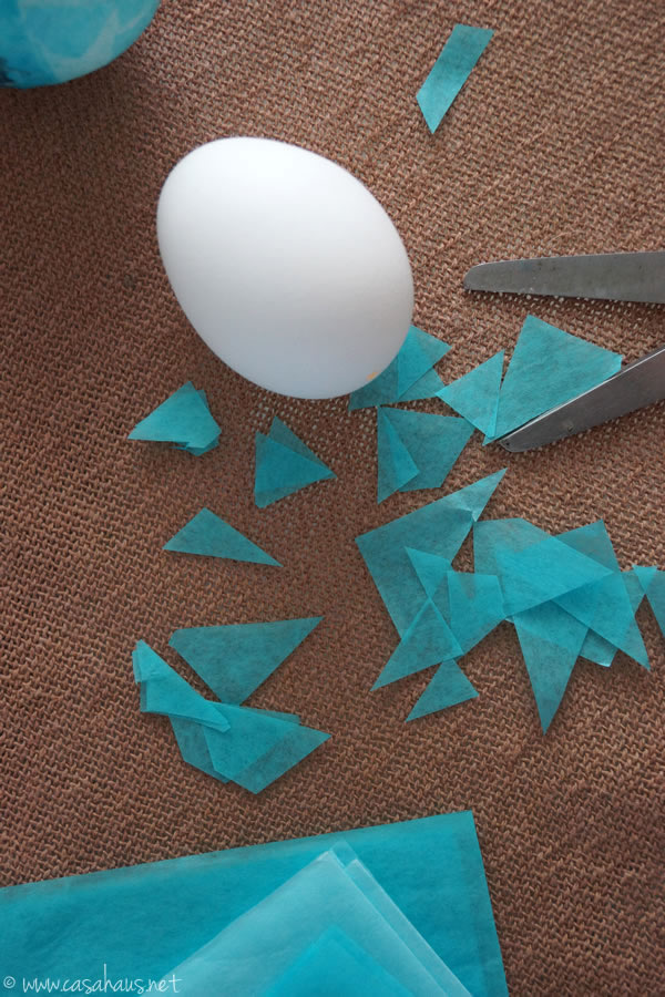 Casa Haus: Easter egg decorating / Huevos de Pascua