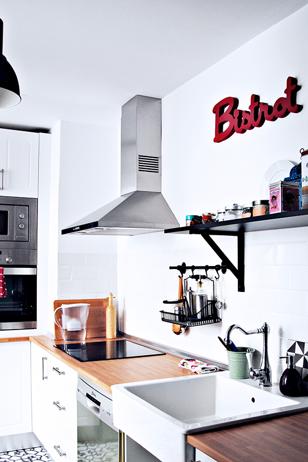 Cocina blanco y negro / Black and white kitchen / Casa Haus