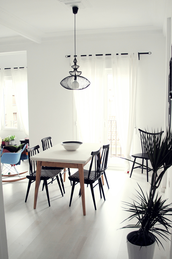 Comedor blanco y negro / Black and white dining room / Casa Haus