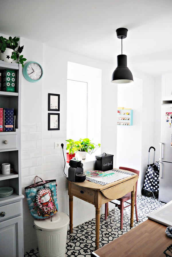 Cocina blanco y negro / Black and white kitchen / Casa Haus