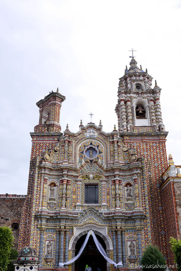 Templo de San Francisco Acatepec, Cholula, Puebla // Casa Haus