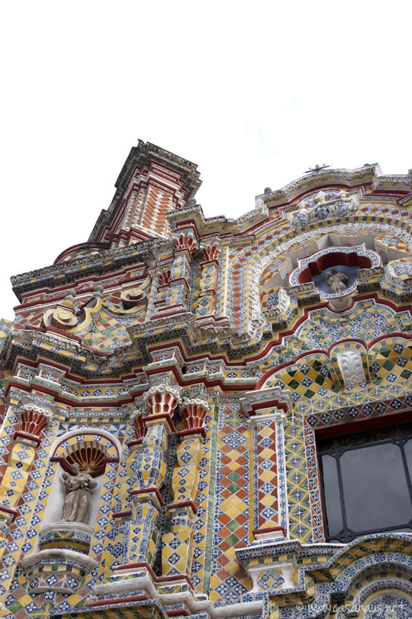 Templo de San Francisco Acatepec, Cholula, Puebla // Casa Haus