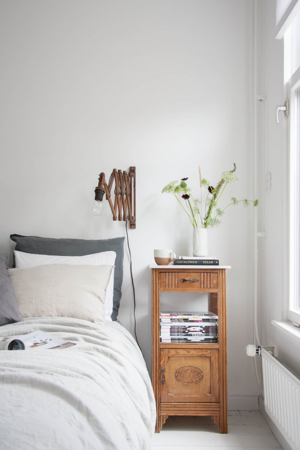 Gorgeous white bedroom before and after // Antes y después: Hermoso dormitorio blanco y sencillo // Casa Haus
