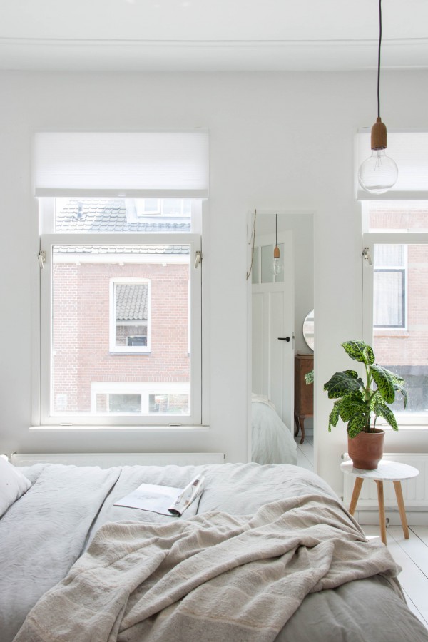 Gorgeous white bedroom before and after // Antes y después: Hermoso dormitorio blanco y sencillo // Casa Haus