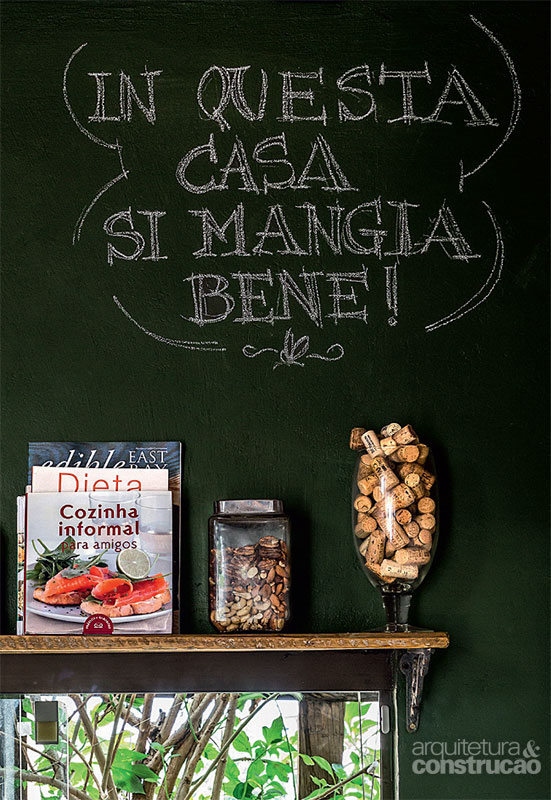 Gorgeous home built with reclaimed materials and a container // Increíble casa hecha con un contenedor y materiales reciclados // casahaus.net