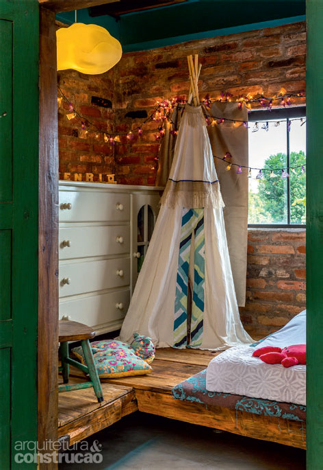 Gorgeous home built with reclaimed materials and a container // Increíble casa hecha con un contenedor y materiales reciclados // casahaus.net