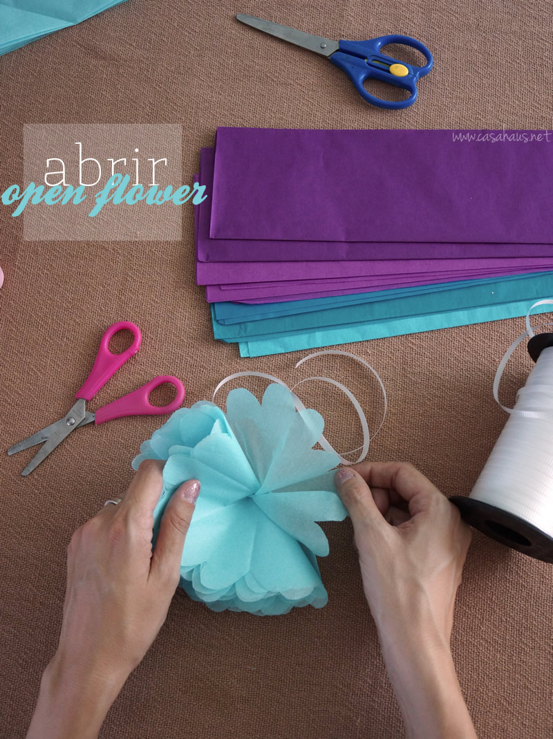 DIY tissue paper topper flower // Flores de papel // casahaus.net
