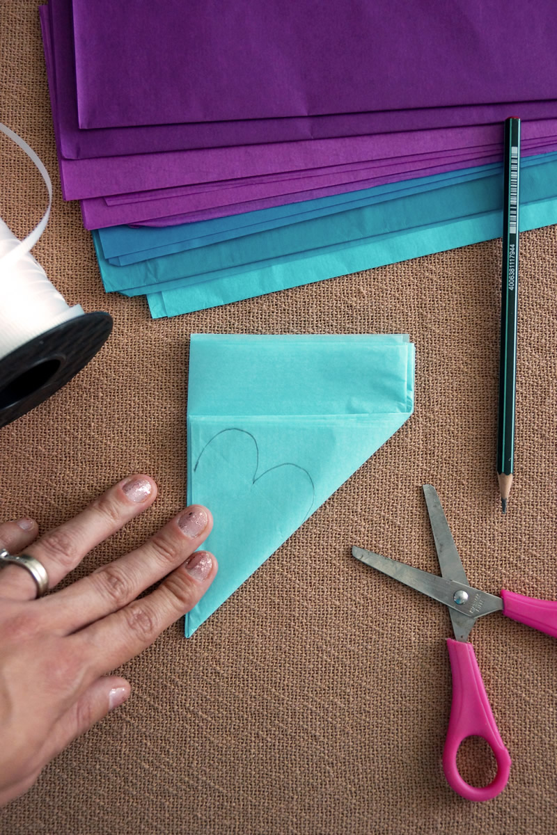 DIY tissue paper topper flower // Flores de papel // casahaus.net