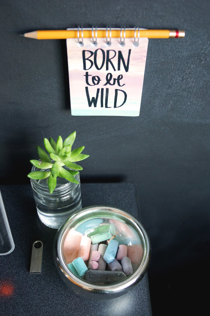 Nordic inspired office with plants / Nuestra oficina en casa / casahaus.net