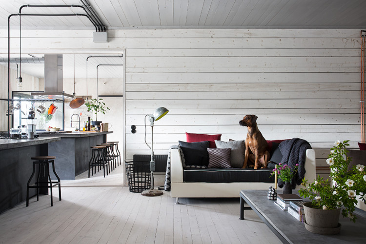 casa_haus_elle_decoration_black_industrial_kitchen_living_room