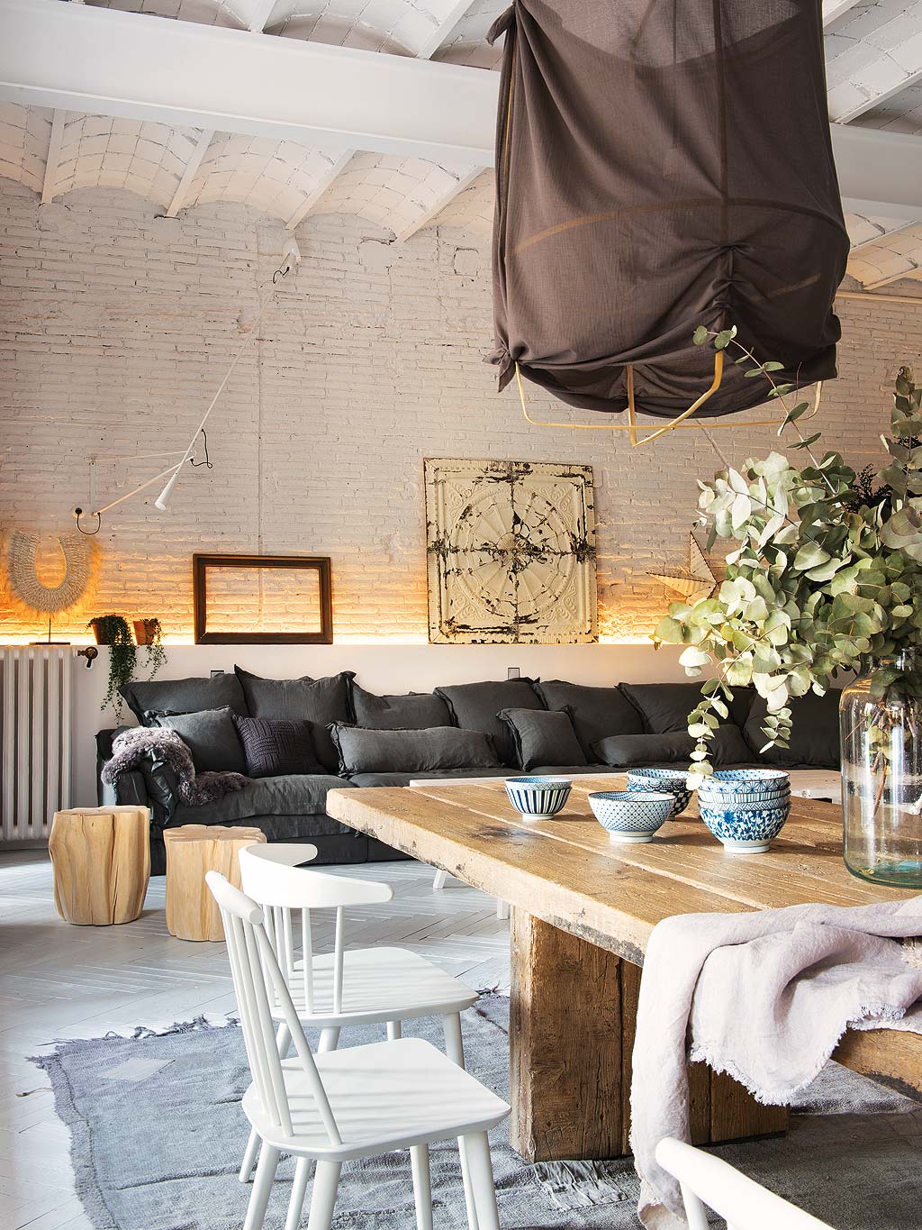 Black and white flat in Barcelona | Una casa en blanco y negro en Barcelona | casahaus.net