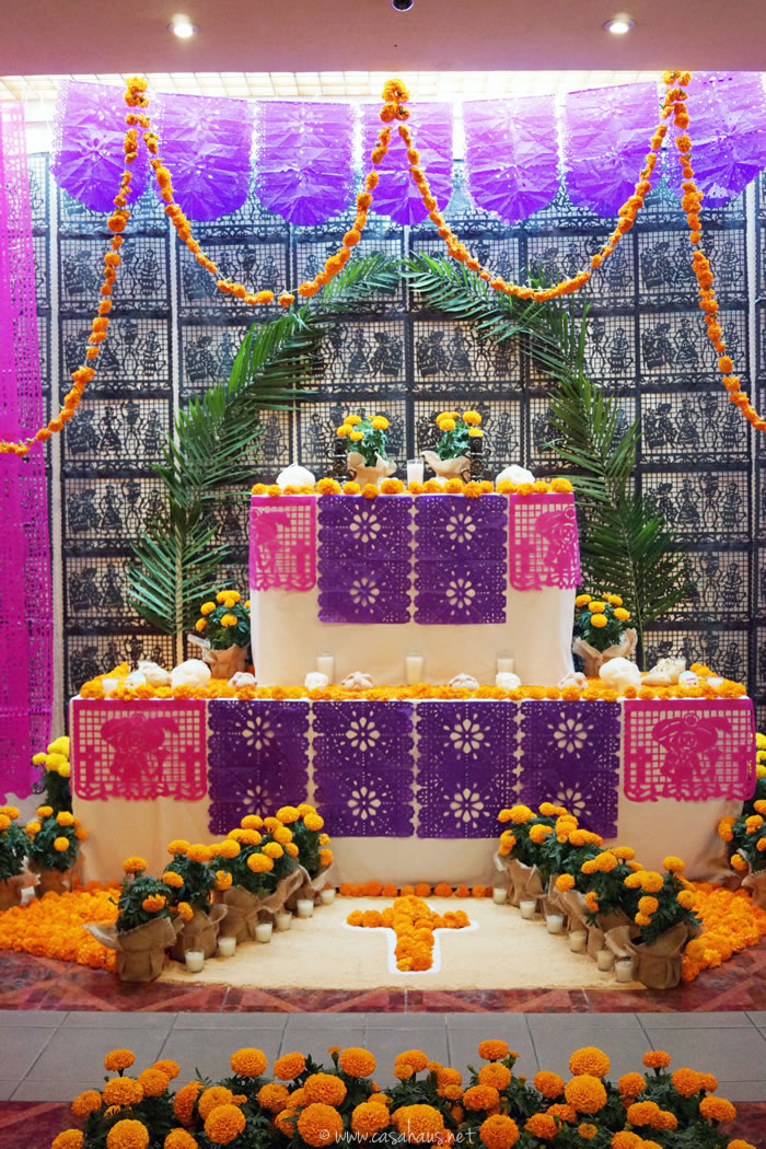 Day of the Dead altar and decorations / Altar y decoraciones para el Día de Muertos - Casa Haus Deco