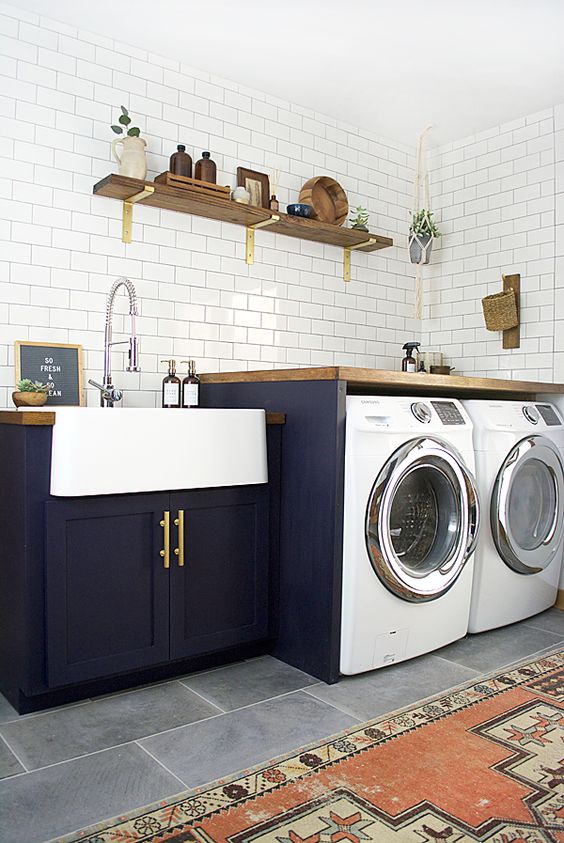 Navy blue laundry room / Cuarto de lavado en azul marino