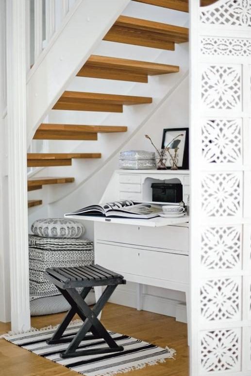 10 great under the stairs ideas / 10 ideas para aprovechar el espacio debajo de las escaleras / Casa Haus