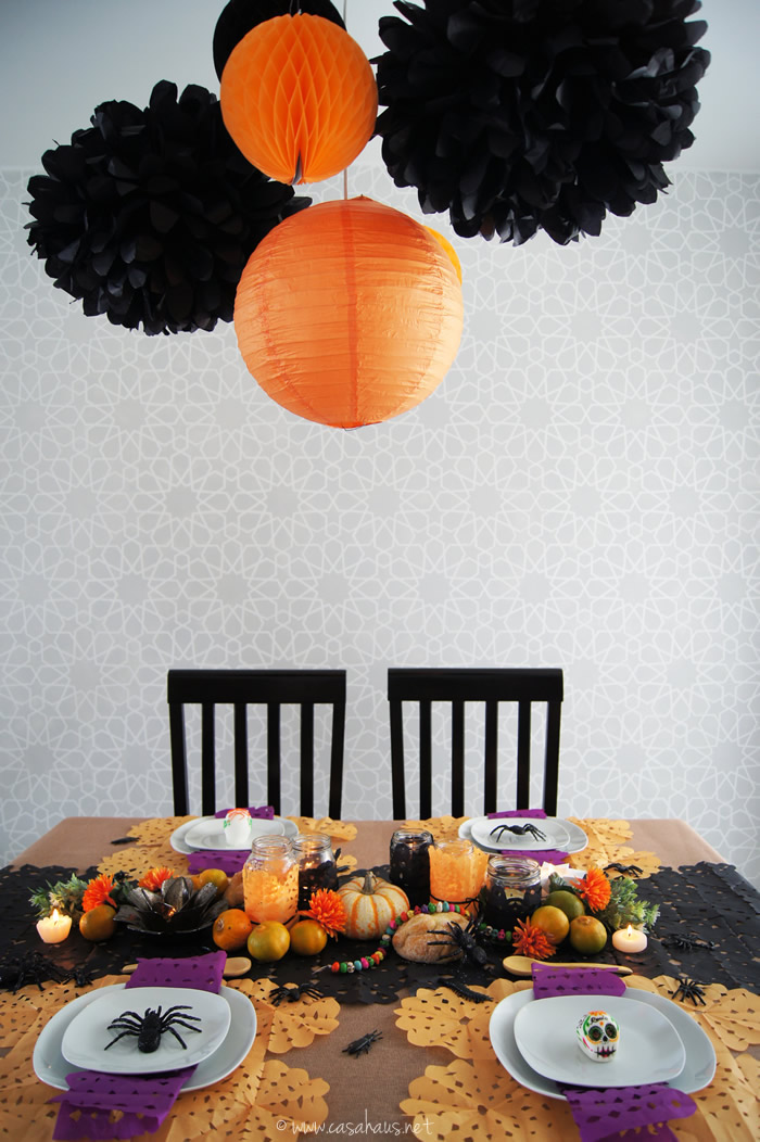 Mesa decorada para Halloween y Día de Muertos